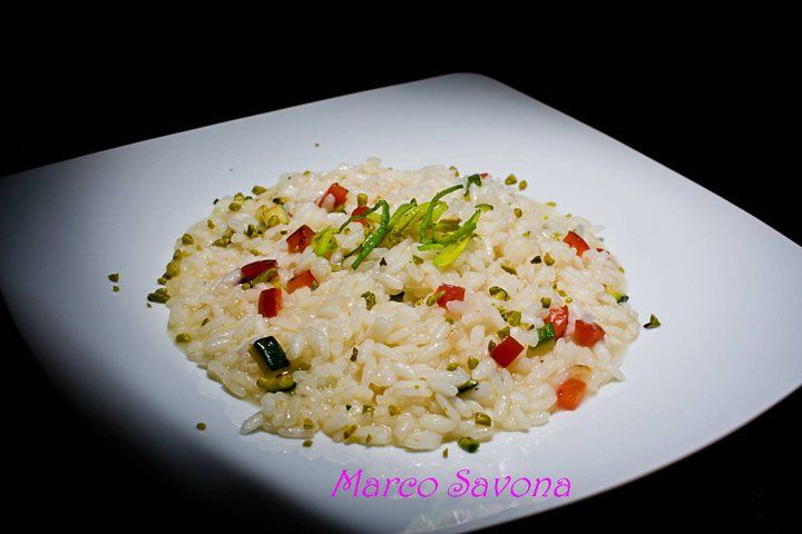 Risotto all'ananas e zucchine con granella di pistacchio